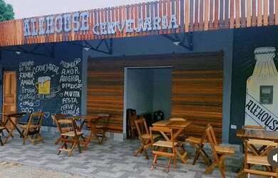 Imagem: A casa possui 1 Dormitório e 2 Banheiros e está localizado