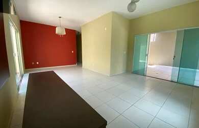 Imagem: A casa possui 4 Dormitórios, 1 Banheiro, 5 Vagas na garagem