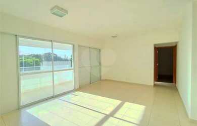 Imagem: O apartamento possui 2 Dormitórios, 1 Banheiro, 2 Vagas na