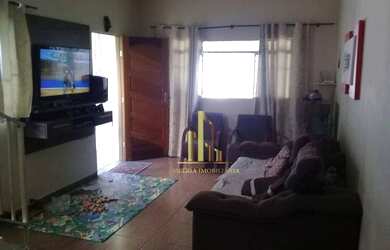 Imagem: A casa possui 3 Dormitórios, 2 Banheiros, 2 Vagas na garagem