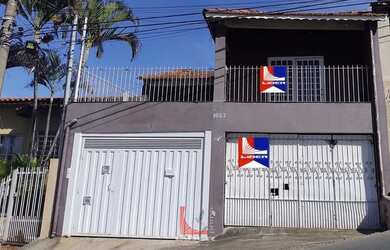 Imagem: A casa possui 3 Dormitórios, 2 Banheiros, 2 Vagas na garagem