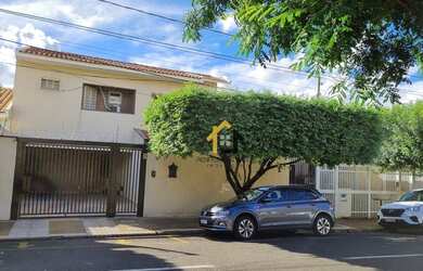 Imagem: A casa possui 3 Dormitórios, 4 Banheiros, 3 Vagas na garagem