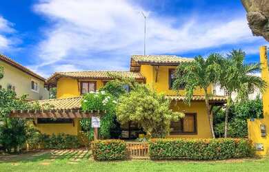 Imagem: A casa possui 5 Dormitórios, 5 Banheiros, 3 Vagas na garagem