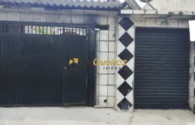 Imagem: A casa possui 3 Dormitórios, 2 Banheiros, 3 Vagas na garagem