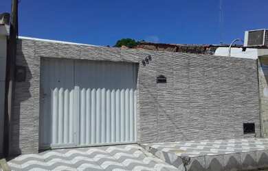 Imagem: A casa possui 3 Dormitórios, 1 Banheiro, 1 Vaga na garagem