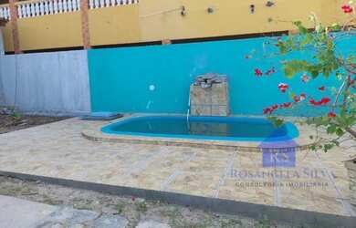 Imagem: A casa possui 3 Dormitórios, 2 Banheiros, 4 Vagas na garagem