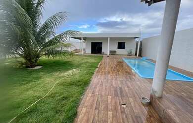 Imagem: A casa possui 2 Dormitórios, 3 Banheiros, 3 Vagas na garagem