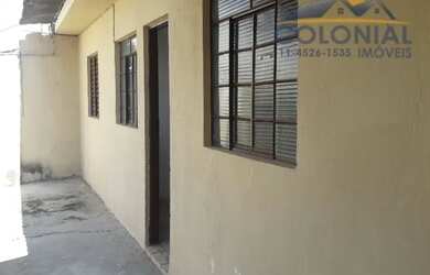 Imagem: A casa possui 1 Dormitório, 1 Banheiro, 1 Vaga na garagem