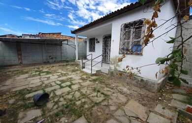 Imagem: A casa possui 3 Dormitórios, 3 Banheiros, 3 Vagas na garagem