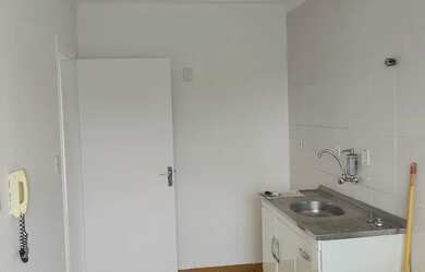 Imagem: O apartamento possui 1 Dormitório, 1 Banheiro, 1 Vaga na garagem