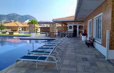 Imagem: A casa em condomínio possui 4 Dormitórios, 5 Banheiros, 3