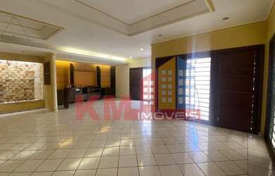 Imagem: A casa possui 3 Dormitórios, 4 Banheiros, 254m² de Área e