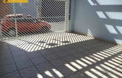 Imagem: A casa possui 3 Dormitórios, 3 Banheiros, 2 Vagas na garagem