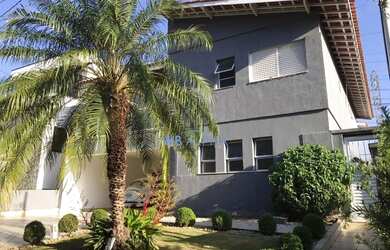 Imagem: A casa em condomínio possui 4 Dormitórios, 5 Banheiros, 4