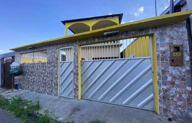 Imagem: A casa possui 2 Dormitórios, 2 Banheiros e 3 Vagas na garagem