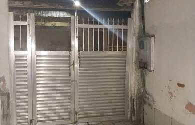 Imagem: A casa possui 2 Dormitórios e está localizado em Centro