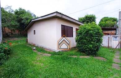 Imagem: A casa possui 2 Dormitórios, 1 Banheiro, 2 Vagas na garagem