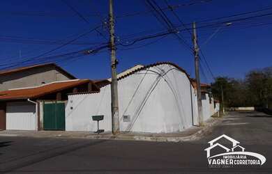 Imagem: A casa possui 2 Dormitórios, 1 Banheiro, 5 Vagas na garagem