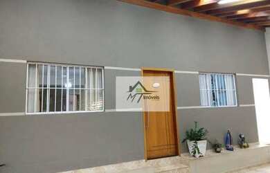 Imagem: A casa possui 3 Dormitórios, 2 Banheiros, 3 Vagas na garagem