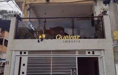 Imagem: A casa possui 4 Dormitórios, 2 Banheiros, 2 Vagas na garagem