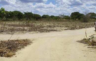 Imagem: O terreno possui 960m² de Área e está localizado em Currais