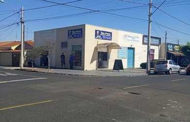 Imagem: O depósito possui 5 Vagas na garagem e 300m² de Área e está