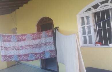 Imagem: A casa possui 2 Dormitórios, 1 Banheiro e está localizado