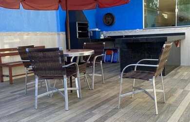 Imagem: A casa possui 5 Dormitórios e 3 Vagas na garagem e está localizado