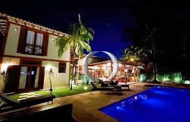 Imagem: A casa em condomínio possui 4 Dormitórios, 5 Banheiros, 4