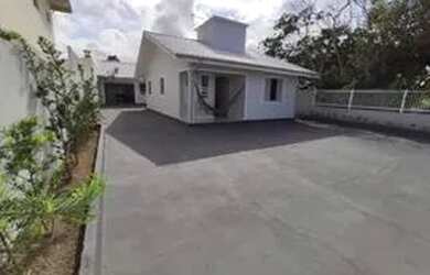 Imagem: A casa possui 3 Dormitórios, 2 Vagas na garagem e está localizado