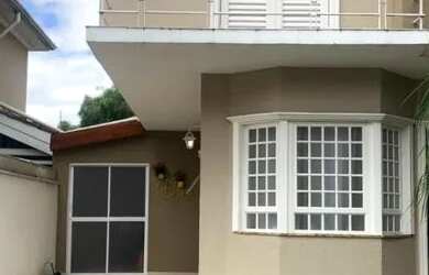 Imagem: A casa em condomínio possui 3 Dormitórios, 2 Banheiros, 3