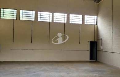 Imagem: O depósito possui 1m² de Área e está localizado em Dona