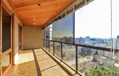 Imagem 14: Apartamento com 4 Dormitorio s localizado a no bairro Mont Serrat em Porto...