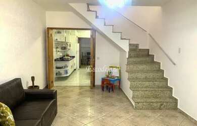 Imagem: A casa possui 3 Dormitórios, 3 Banheiros, 2 Vagas na garagem