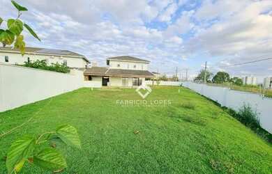 Imagem: A casa em condomínio possui 4 Dormitórios, 4 Banheiros, 4