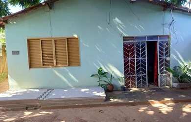 Imagem: A casa possui 2 Dormitórios, 2 Banheiros, 1 Vaga na garagem