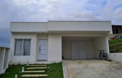 Imagem: A casa em condomínio possui 3 Dormitórios, 3 Banheiros, 2