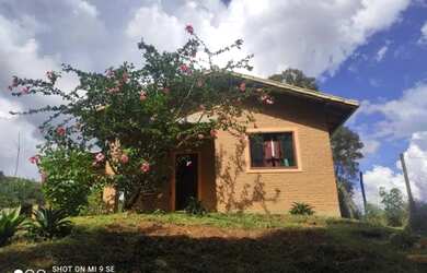 Imagem: A casa possui 2 Dormitórios, 1 Vaga na garagem e está localizado