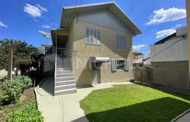 Imagem: A casa possui 3 Dormitórios, 1 Banheiro, 1 Vaga na garagem