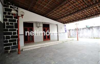 Imagem: A casa possui 3 Dormitórios, 1 Banheiro, 5 Vagas na garagem