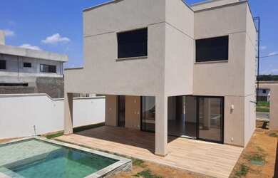 Imagem: A casa em condomínio possui 4 Dormitórios, 2 Banheiros, 2