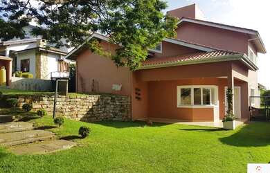 Imagem: A casa em condomínio possui 4 Dormitórios, 4 Banheiros, 4