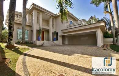 Imagem: A casa em condomínio possui 4 Dormitórios, 5 Banheiros, 3