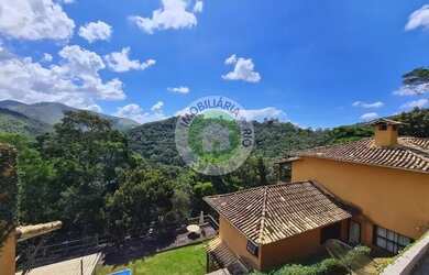 Imagem: A casa possui 5 Dormitórios, 5 Banheiros, 3 Vagas na garagem