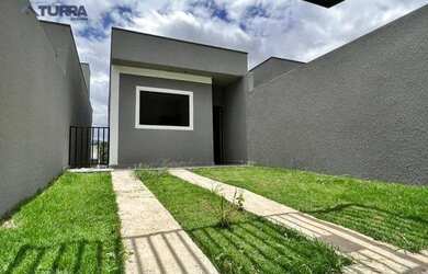 Imagem: A casa possui 2 Dormitórios, 1 Banheiro, 2 Vagas na garagem