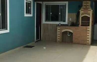 Imagem: A casa possui 1 Dormitório, 1 Banheiro, 1 Vaga na garagem e