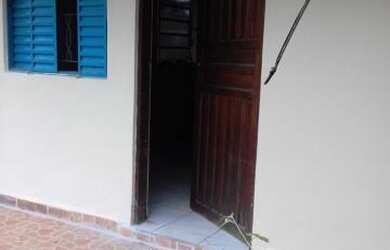 Imagem: A casa possui 2 Dormitórios, 1 Banheiro, 300m² de Área e