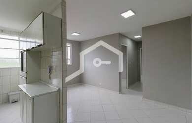 Imagem: O apartamento possui 2 Dormitórios, 1 Banheiro, 1 Vaga na garagem