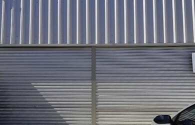 Imagem: O depósito possui 2 Vagas na garagem e 47m² de Área e está