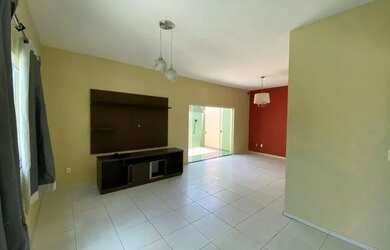 Imagem: A casa possui 4 Dormitórios, 1 Banheiro, 5 Vagas na garagem